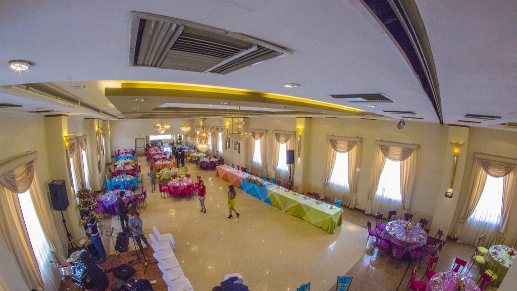 Hotel Emperador Ambato Kültér fotó