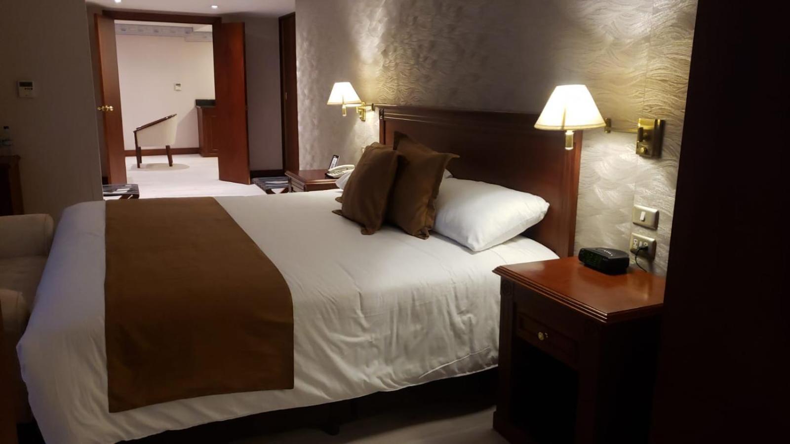 Hotel Emperador Ambato Kültér fotó