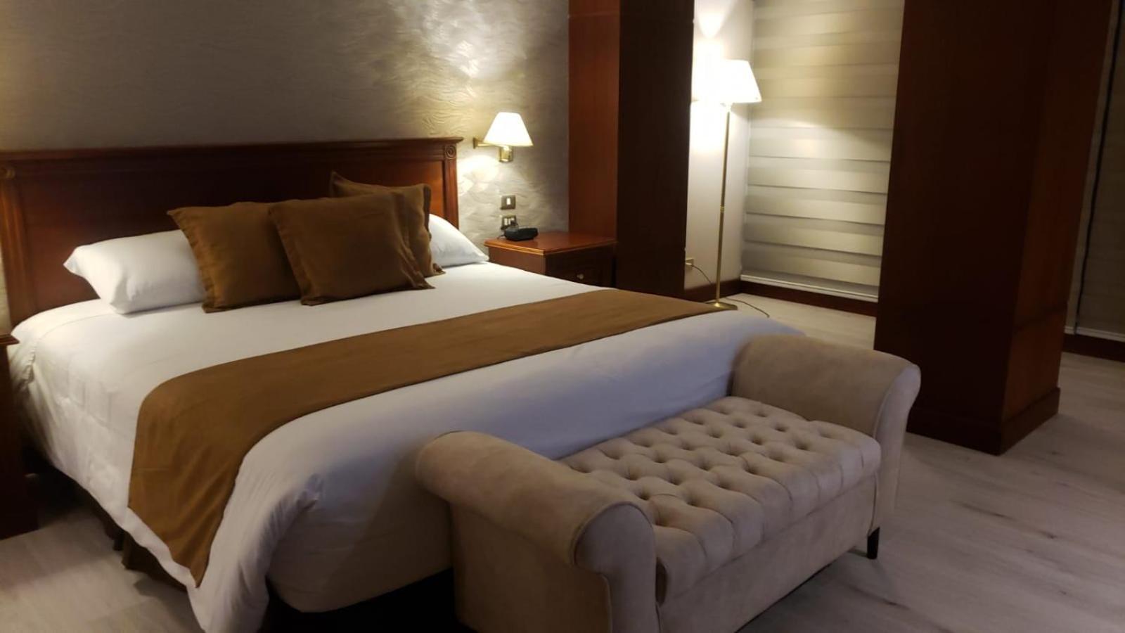 Hotel Emperador Ambato Kültér fotó