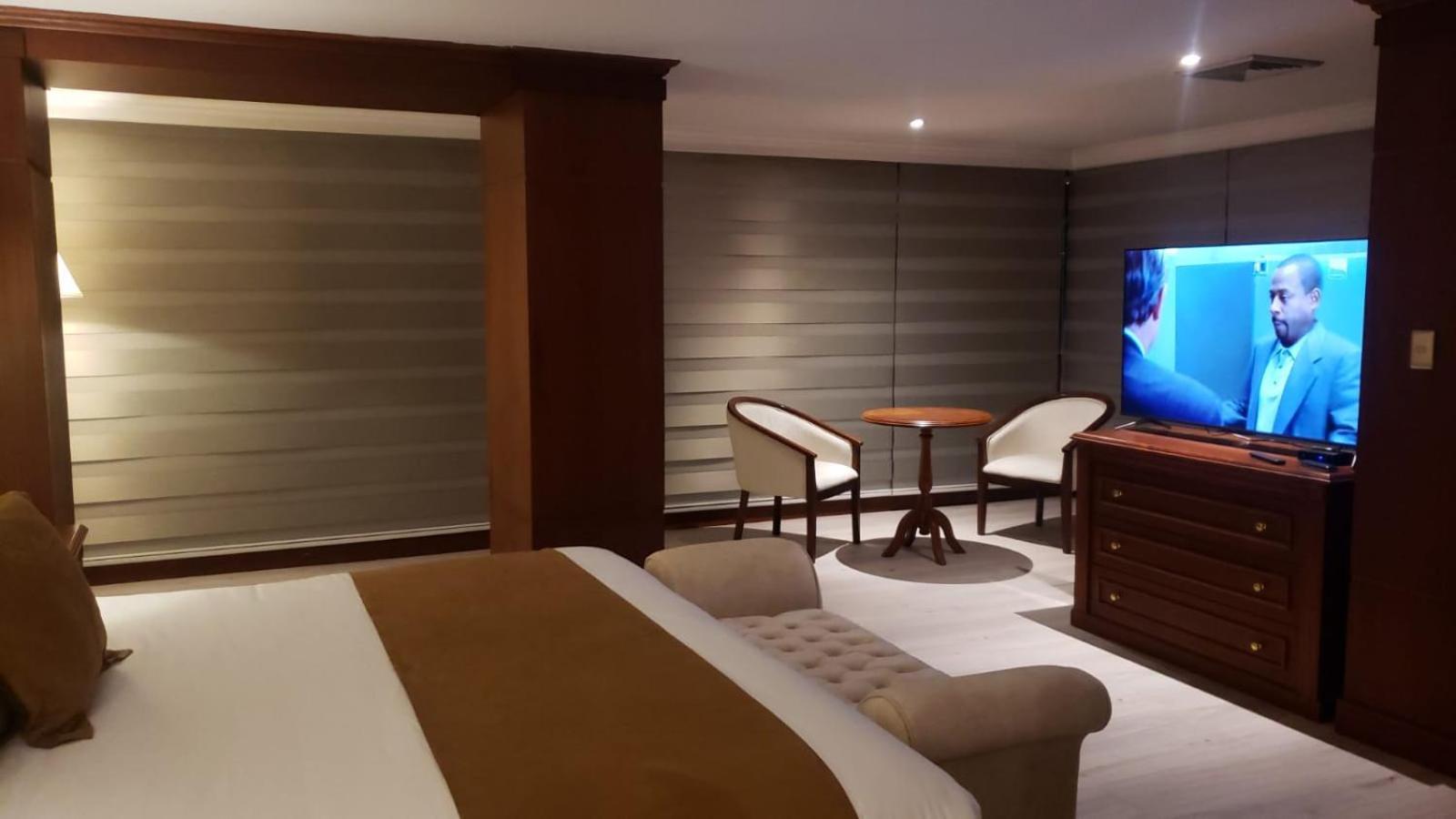 Hotel Emperador Ambato Kültér fotó