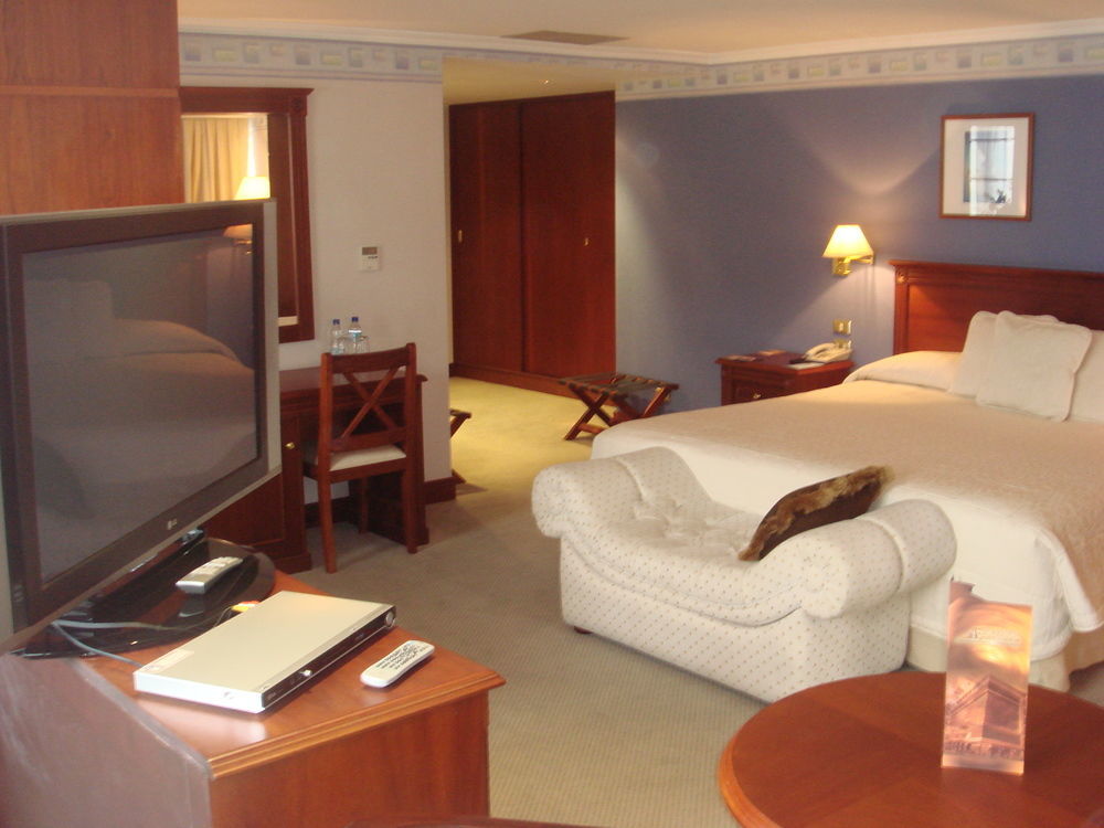 Hotel Emperador Ambato Kültér fotó