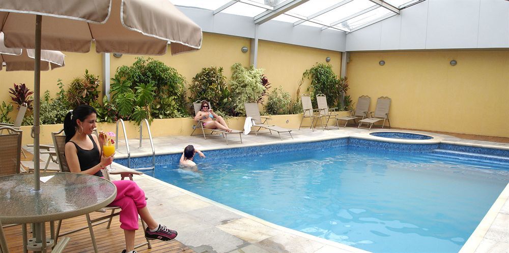 Hotel Emperador Ambato Kültér fotó