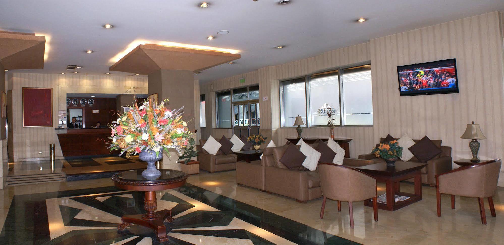 Hotel Emperador Ambato Kültér fotó