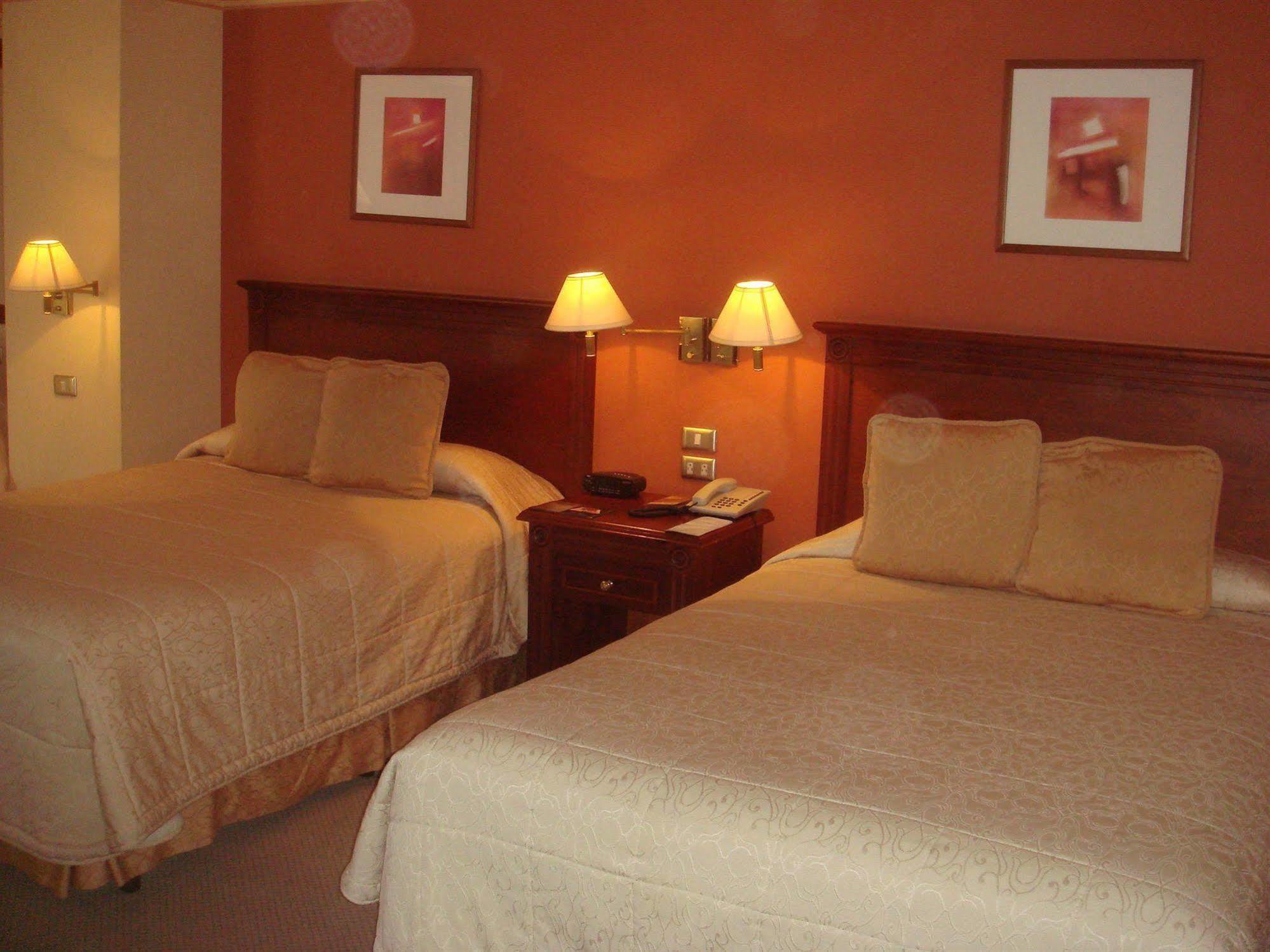 Hotel Emperador Ambato Kültér fotó