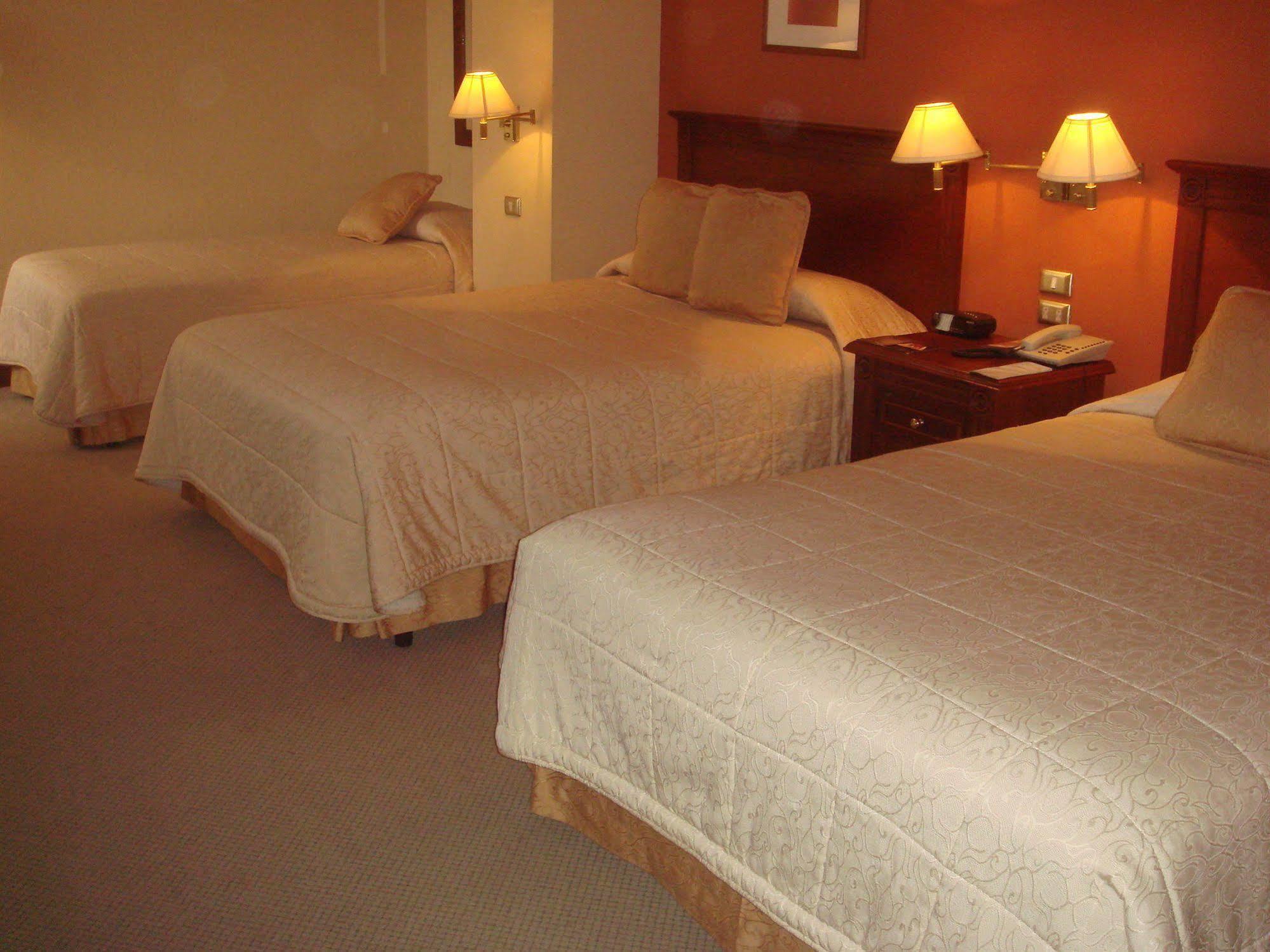 Hotel Emperador Ambato Kültér fotó