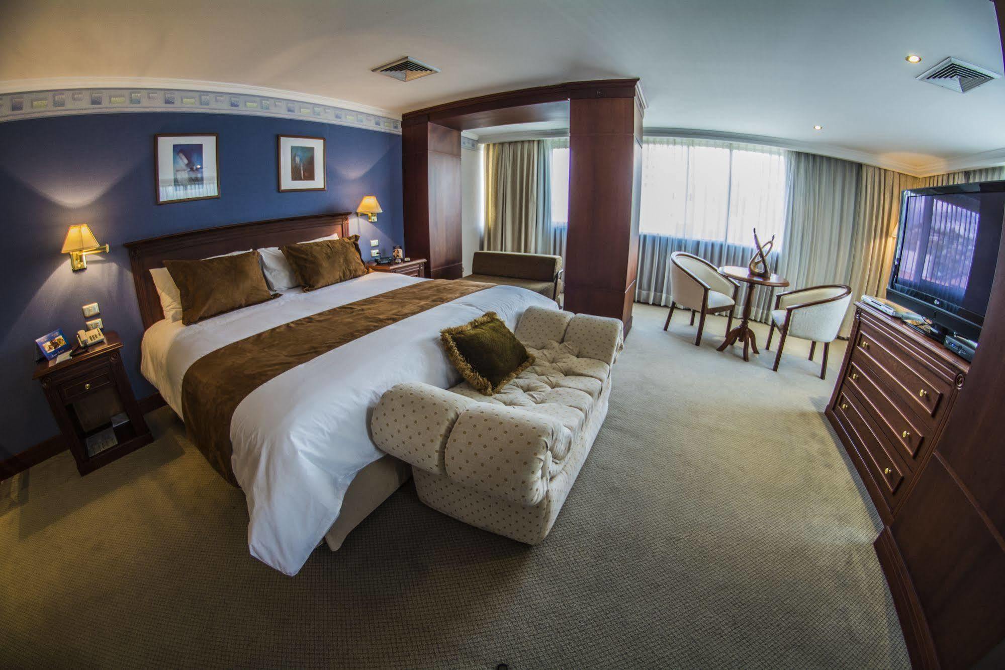 Hotel Emperador Ambato Kültér fotó