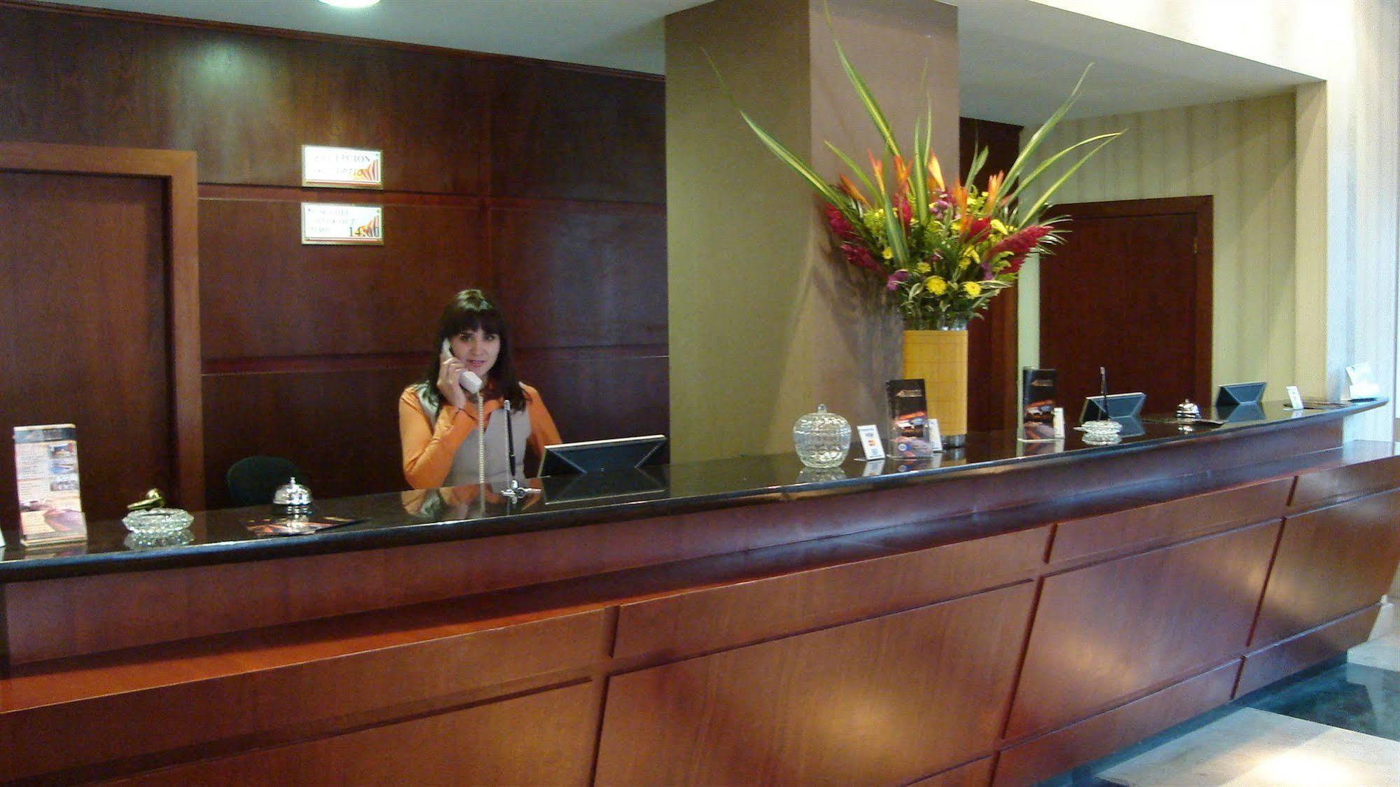 Hotel Emperador Ambato Kültér fotó