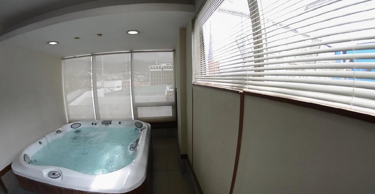Hotel Emperador Ambato Kültér fotó