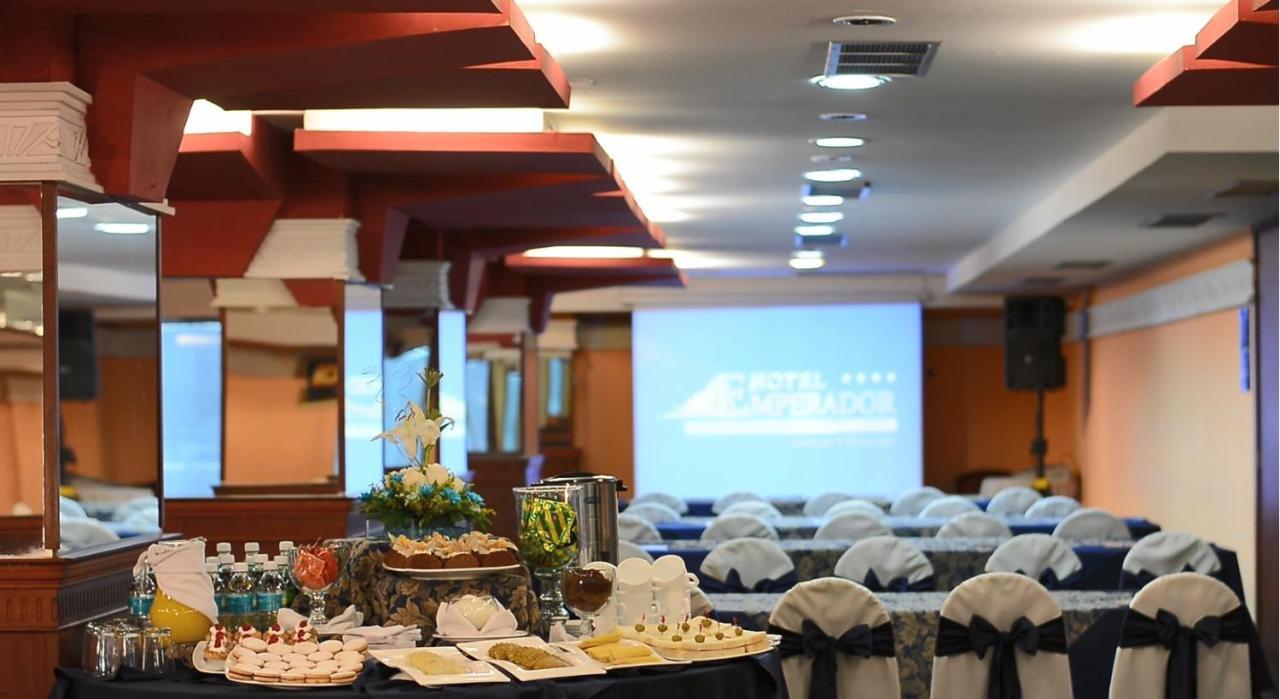 Hotel Emperador Ambato Kültér fotó